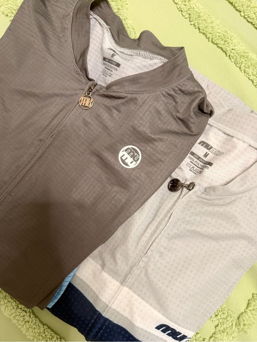 Mizuno Men's Short-Sleeve Cycling Jersey in Taupe and Light Gray
